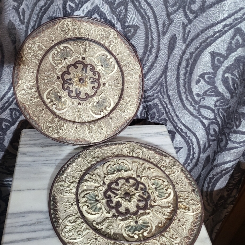 Elegant Decorative Plaques with Intricate Design